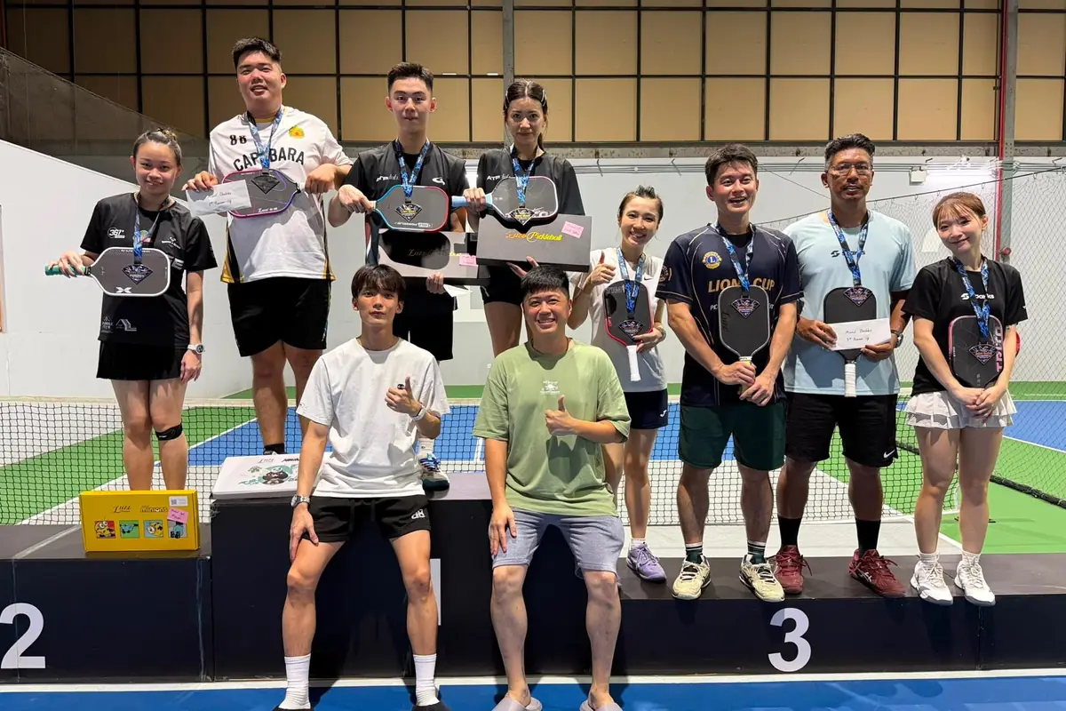 Pemenang beregu campuran di podium